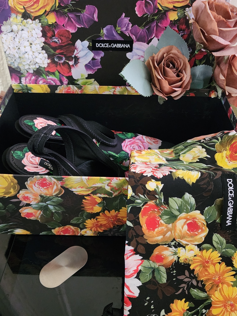 ‼️ON SALE‼️ New Dolce & Gabbana Black Slingback Pumps with Pink & Red Rose Print - Picture 5 of 13
